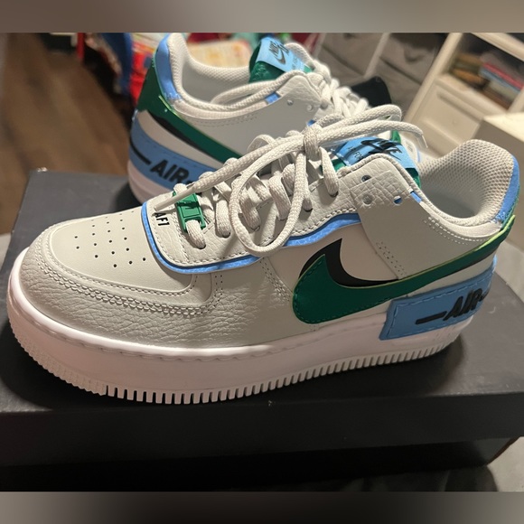 Nike Air Force - Picture 2 of 4